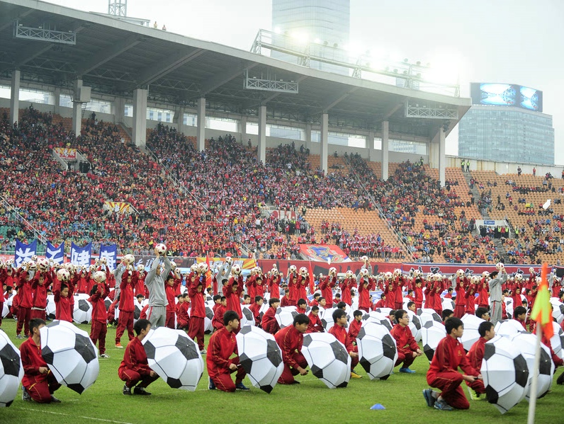 英国权威媒体《世界足球》杂志近日评选出2015年度最佳球员、最佳教练以及最佳球队